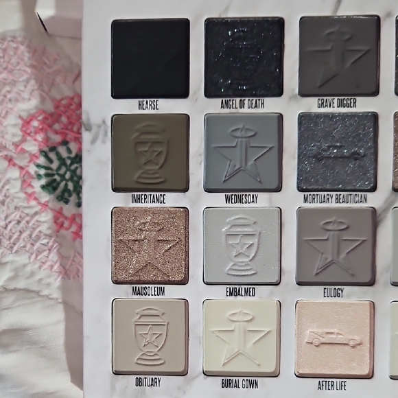 Cremated Eyeshadow Palette - Picture 5 of 6